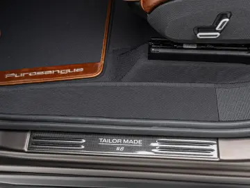 FERRARI Purosangue Tailor Made Carbon Massage Seats