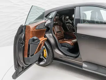 FERRARI Purosangue Tailor Made Carbon Massage Seats
