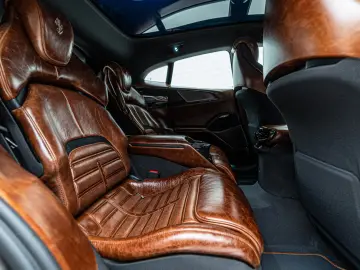 FERRARI Purosangue Tailor Made Carbon Massage Seats