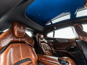FERRARI Purosangue Tailor Made Carbon Massage Seats