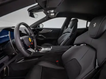 FERRARI Purosangue