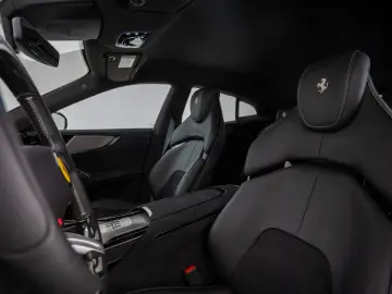 FERRARI Purosangue