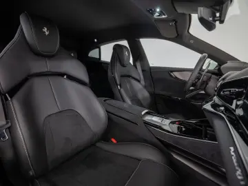 FERRARI Purosangue