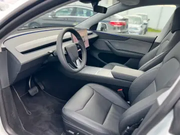 Tesla Model Y SR Juniper Premium 1.Hand