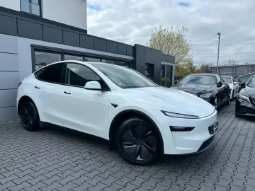 Tesla Model Y SR Juniper Premium 1.Hand