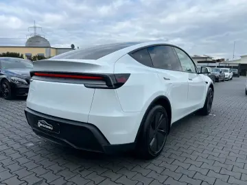 Tesla Model Y SR Juniper Premium 1.Hand