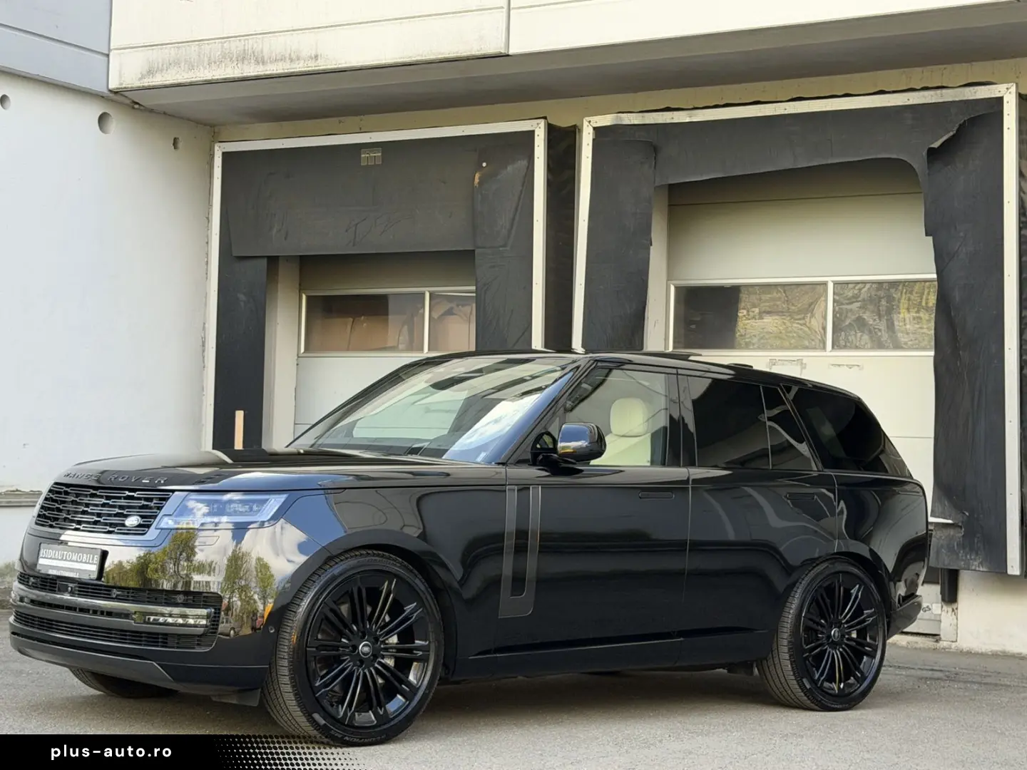 LAND ROVER Range Rover D 300 SE SWB LED Pano FondTV Sitzbe.