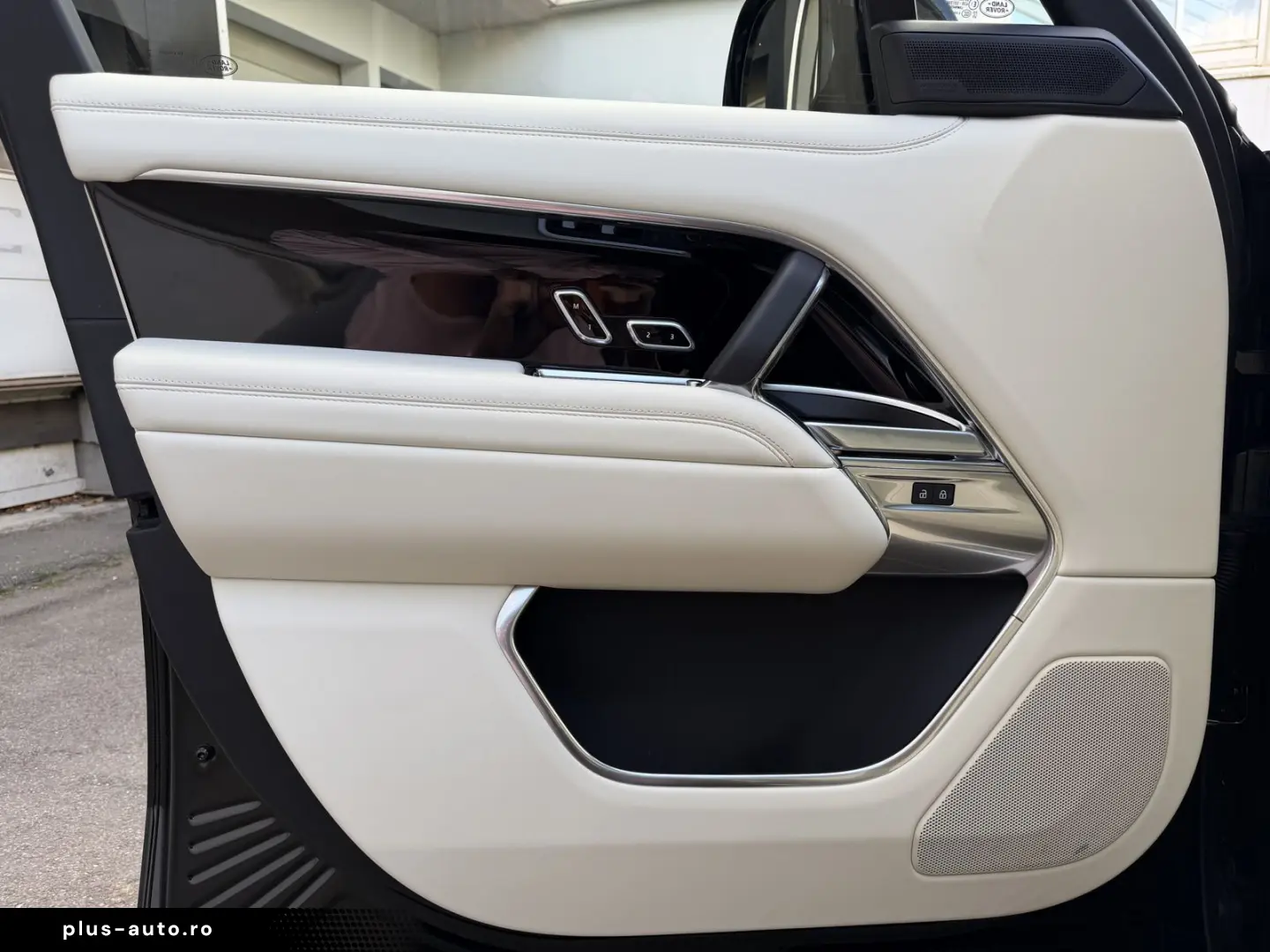 LAND ROVER Range Rover D 300 SE SWB LED Pano FondTV Sitzbe.
