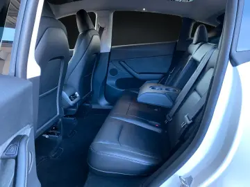 TESLA Model Y Basis RWD NAVI-360 KAMERA-PANORAMA-AHK