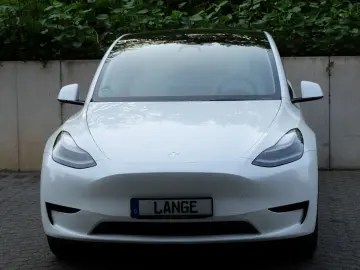 TESLA Model Y RWD  AHK  Autopilot3  Premiumsoundsystem
