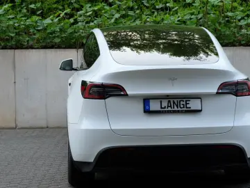 TESLA Model Y RWD  AHK  Autopilot3  Premiumsoundsystem