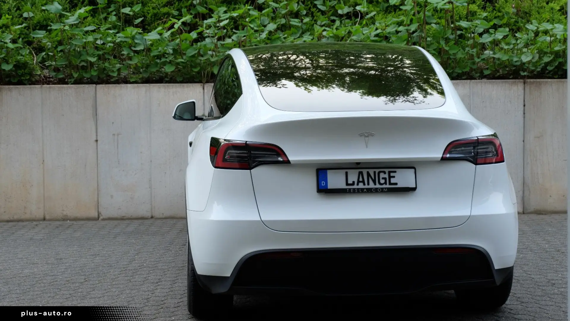 TESLA Model Y RWD  AHK  Autopilot3  Premiumsoundsystem