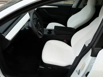 TESLA Model Y RWD  AHK  Autopilot3  Premiumsoundsystem