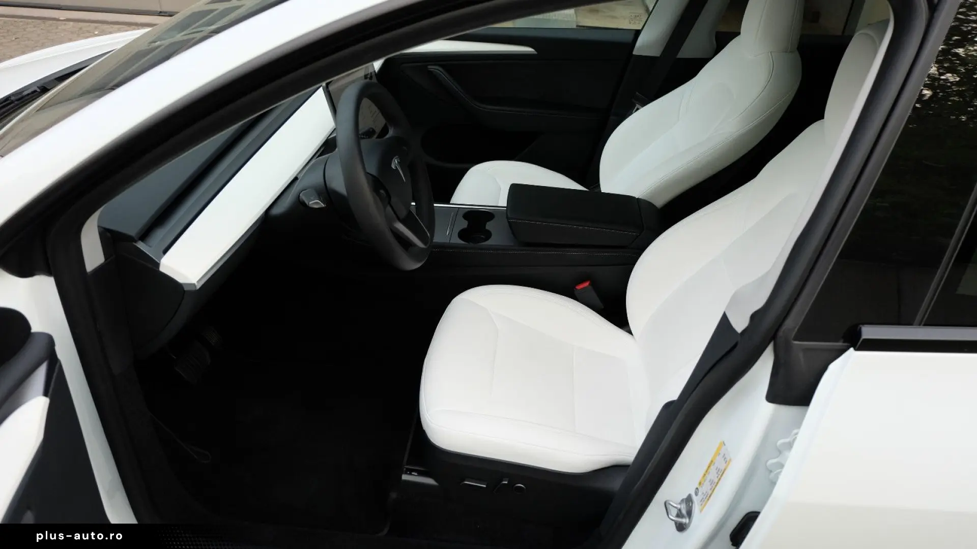 TESLA Model Y RWD  AHK  Autopilot3  Premiumsoundsystem