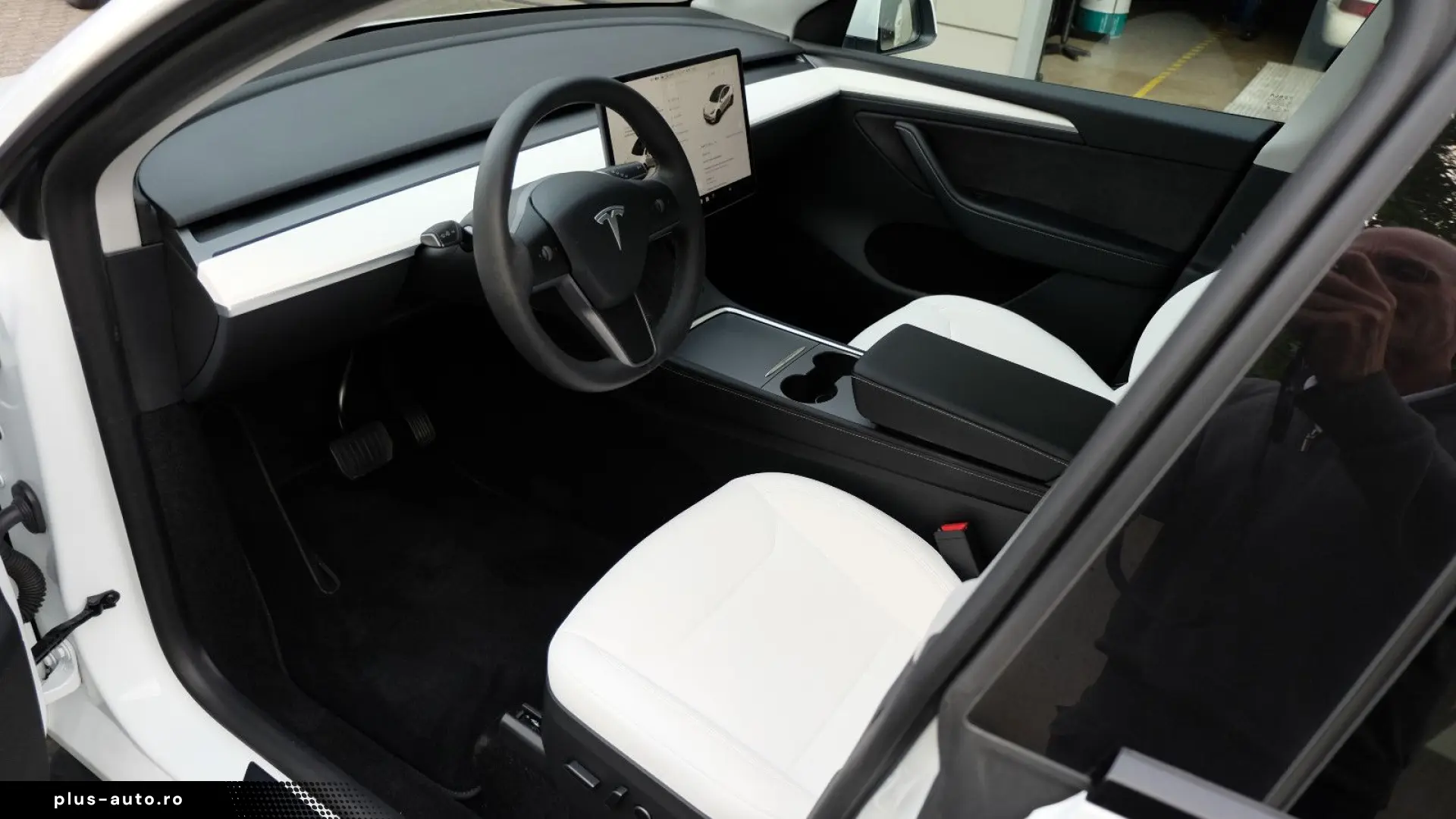TESLA Model Y RWD  AHK  Autopilot3  Premiumsoundsystem