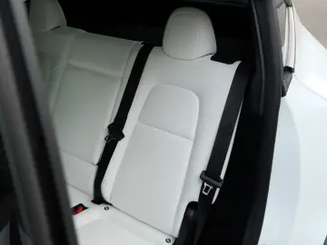 TESLA Model Y RWD  AHK  Autopilot3  Premiumsoundsystem