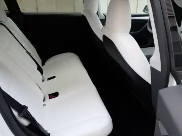 TESLA Model Y RWD  AHK  Autopilot3  Premiumsoundsystem