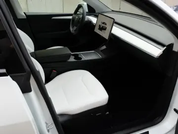 TESLA Model Y RWD  AHK  Autopilot3  Premiumsoundsystem