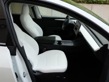 TESLA Model Y RWD  AHK  Autopilot3  Premiumsoundsystem