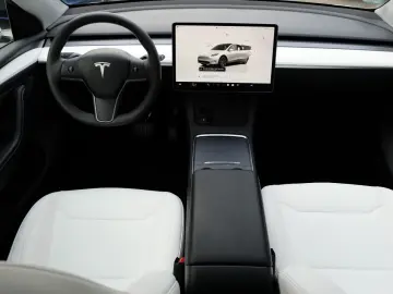 TESLA Model Y RWD  AHK  Autopilot3  Premiumsoundsystem