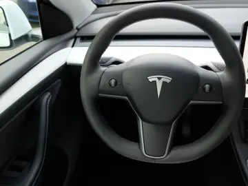 TESLA Model Y RWD  AHK  Autopilot3  Premiumsoundsystem