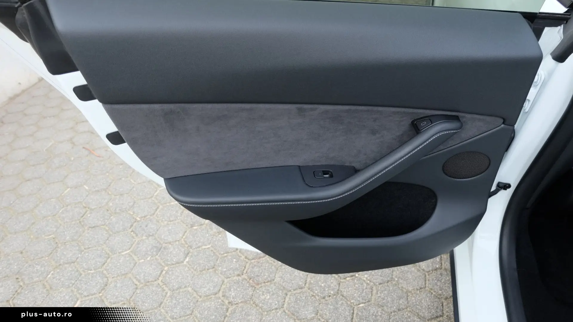 TESLA Model Y RWD  AHK  Autopilot3  Premiumsoundsystem
