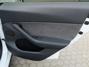 TESLA Model Y RWD  AHK  Autopilot3  Premiumsoundsystem