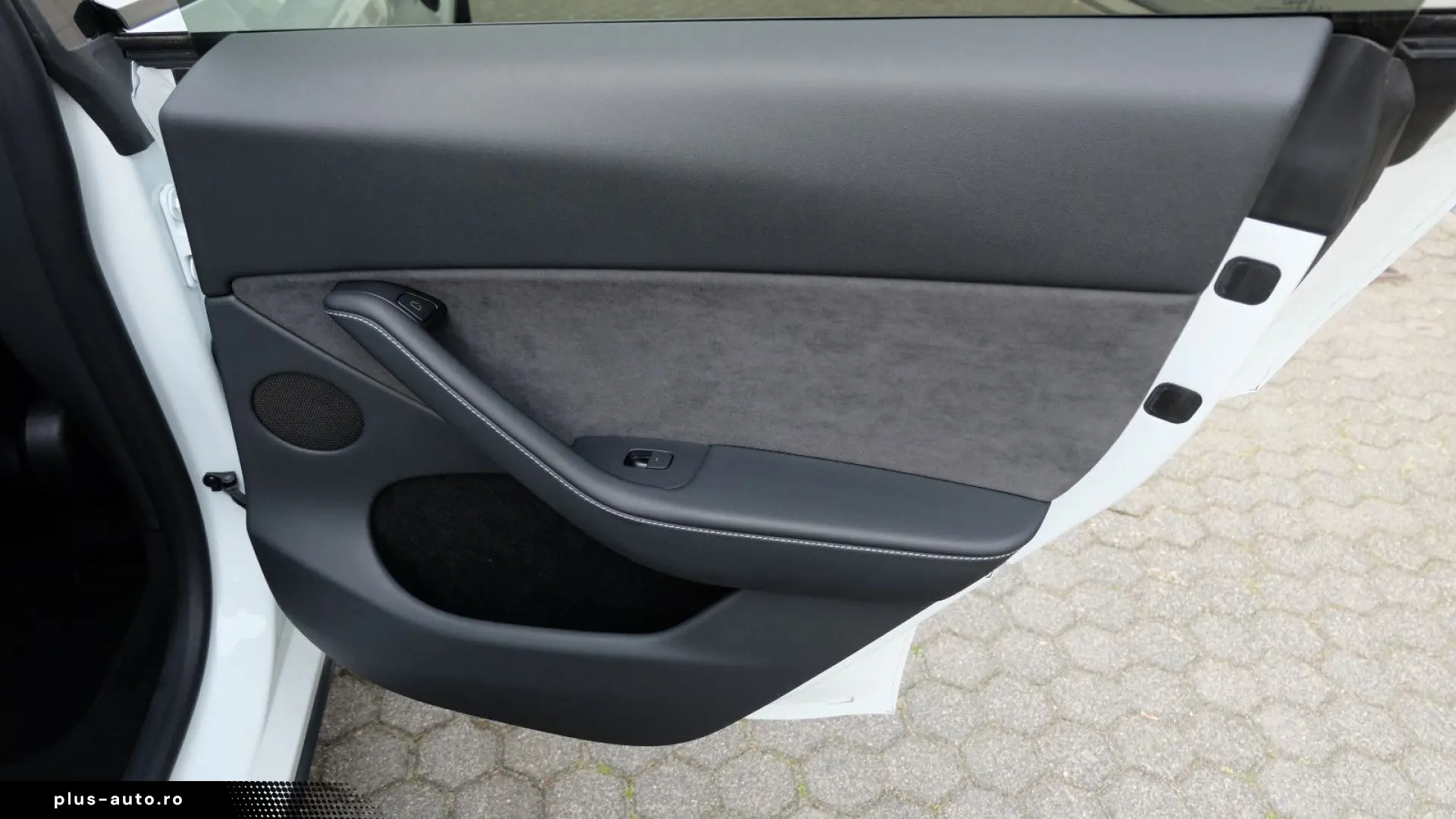 TESLA Model Y RWD  AHK  Autopilot3  Premiumsoundsystem
