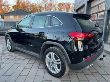 MERCEDES-BENZ GLA 200 d 4Matic Progressive  LEDER AHK