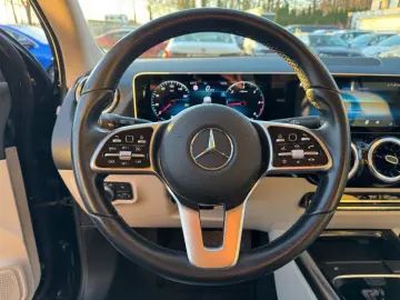 MERCEDES-BENZ GLA 200 d 4Matic Progressive  LEDER AHK