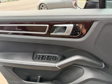 PORSCHE Cayenne E-Hybrid Pano ACC Sport-Chrono Luft Kame