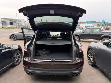 PORSCHE Cayenne E-Hybrid Pano ACC Sport-Chrono Luft Kame