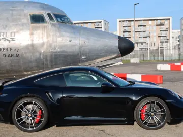 PORSCHE 911 Turbo