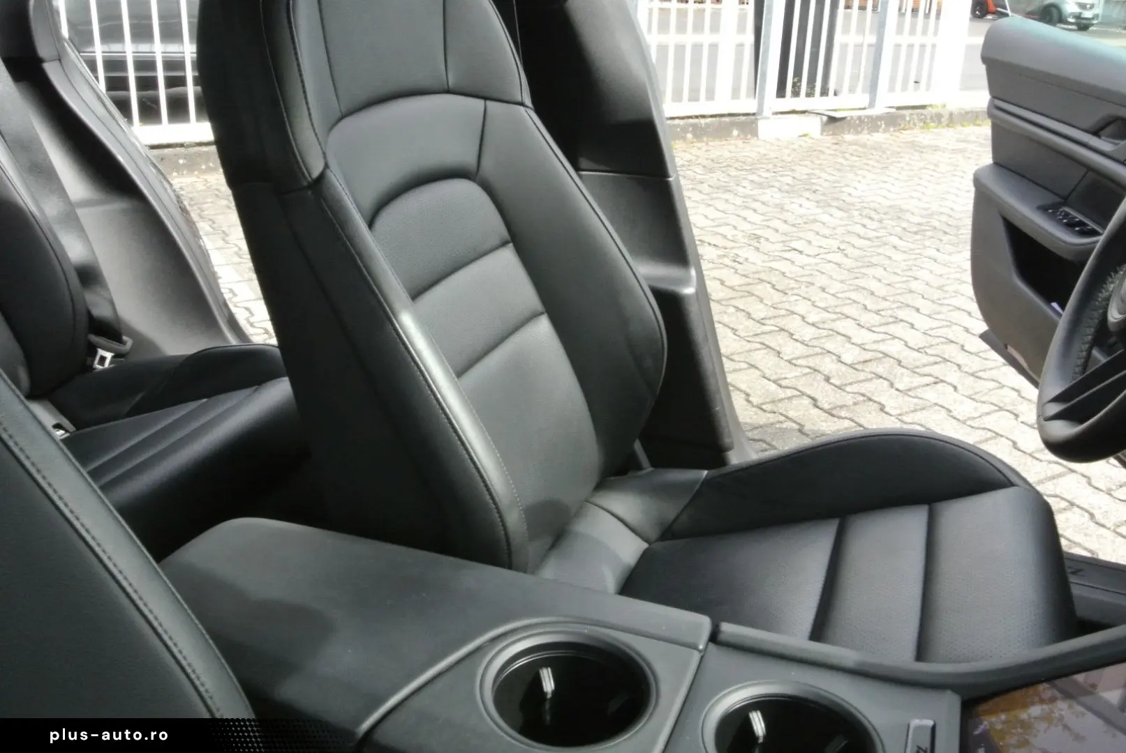 PORSCHE Taycan schw schw 20  perf batt kamera sofort