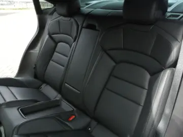PORSCHE Taycan schw schw 20  perf batt kamera sofort