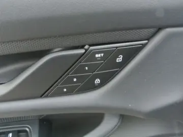PORSCHE Taycan schw schw 20  perf batt kamera sofort