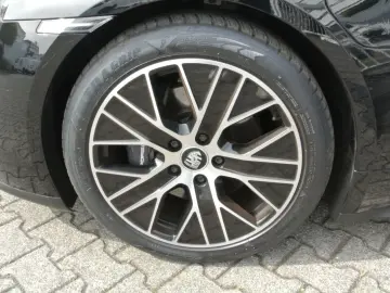 PORSCHE Taycan schw schw 20  perf batt kamera sofort