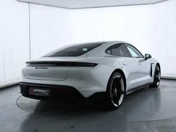 PORSCHE Taycan Plus Navi HUD Bose Pano Sitzhzg.
