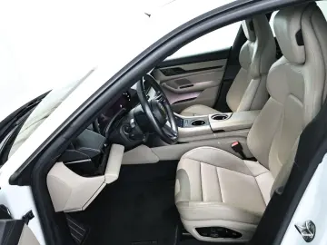 PORSCHE Taycan Plus Navi HUD Bose Pano Sitzhzg.
