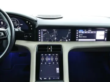 PORSCHE Taycan Plus Navi HUD Bose Pano Sitzhzg.