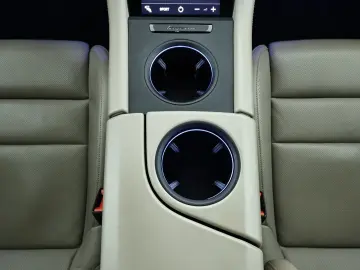PORSCHE Taycan Plus Navi HUD Bose Pano Sitzhzg.