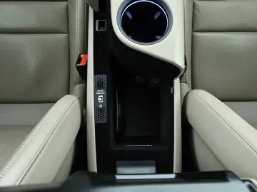 PORSCHE Taycan Plus Navi HUD Bose Pano Sitzhzg.