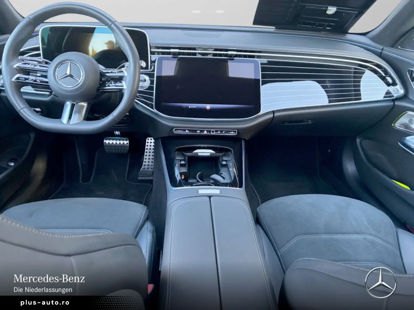 MERCEDES-BENZ E 200 AMG Adv. Night Pano  20 4DBurmester 360