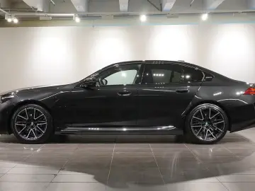 BMW M5 Pro Comfort Package B&W