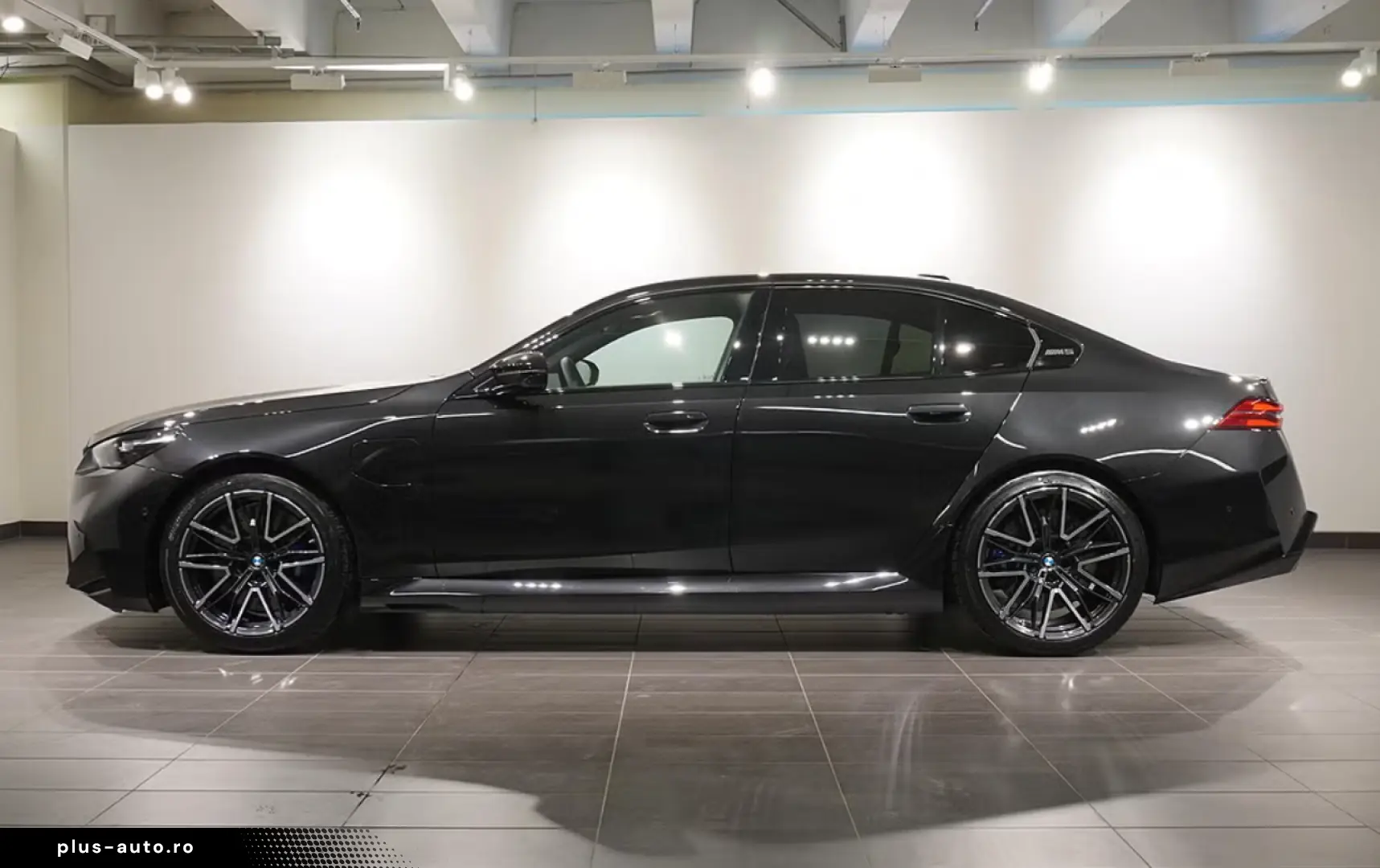 BMW M5 Pro Comfort Package B&W