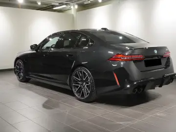 BMW M5 Pro Comfort Package B&W