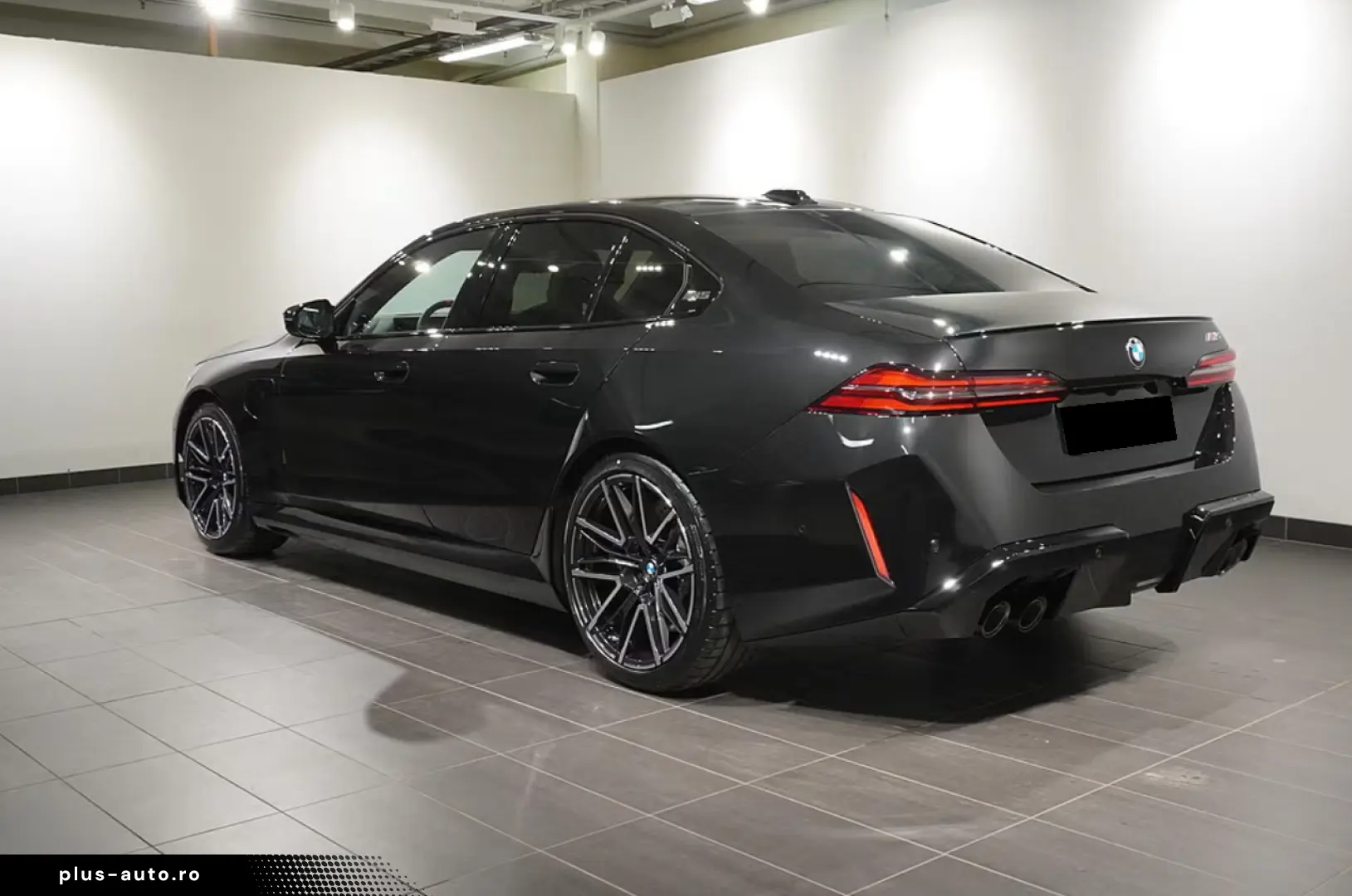 BMW M5 Pro Comfort Package B&W