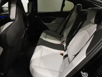 BMW M5 Pro Comfort Package B&W