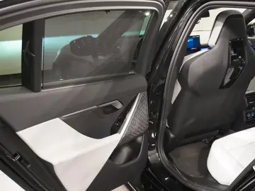BMW M5 Pro Comfort Package B&W