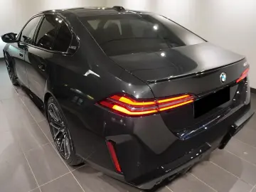 BMW M5 Pro Comfort Package B&W